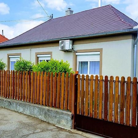 Tini Apartman Balatonfüred Екстериор снимка
